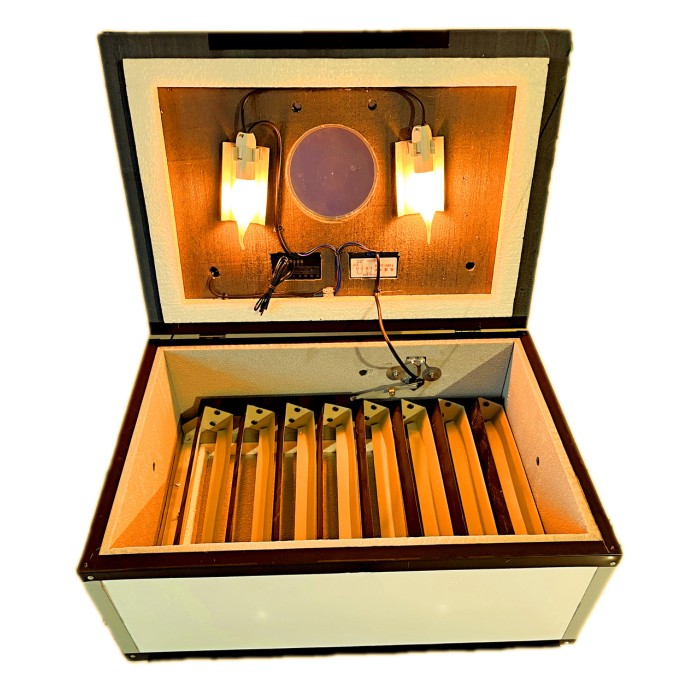 Інкубатор Квочка ИБА-70 яєць цифровий автомат, метал.куточок