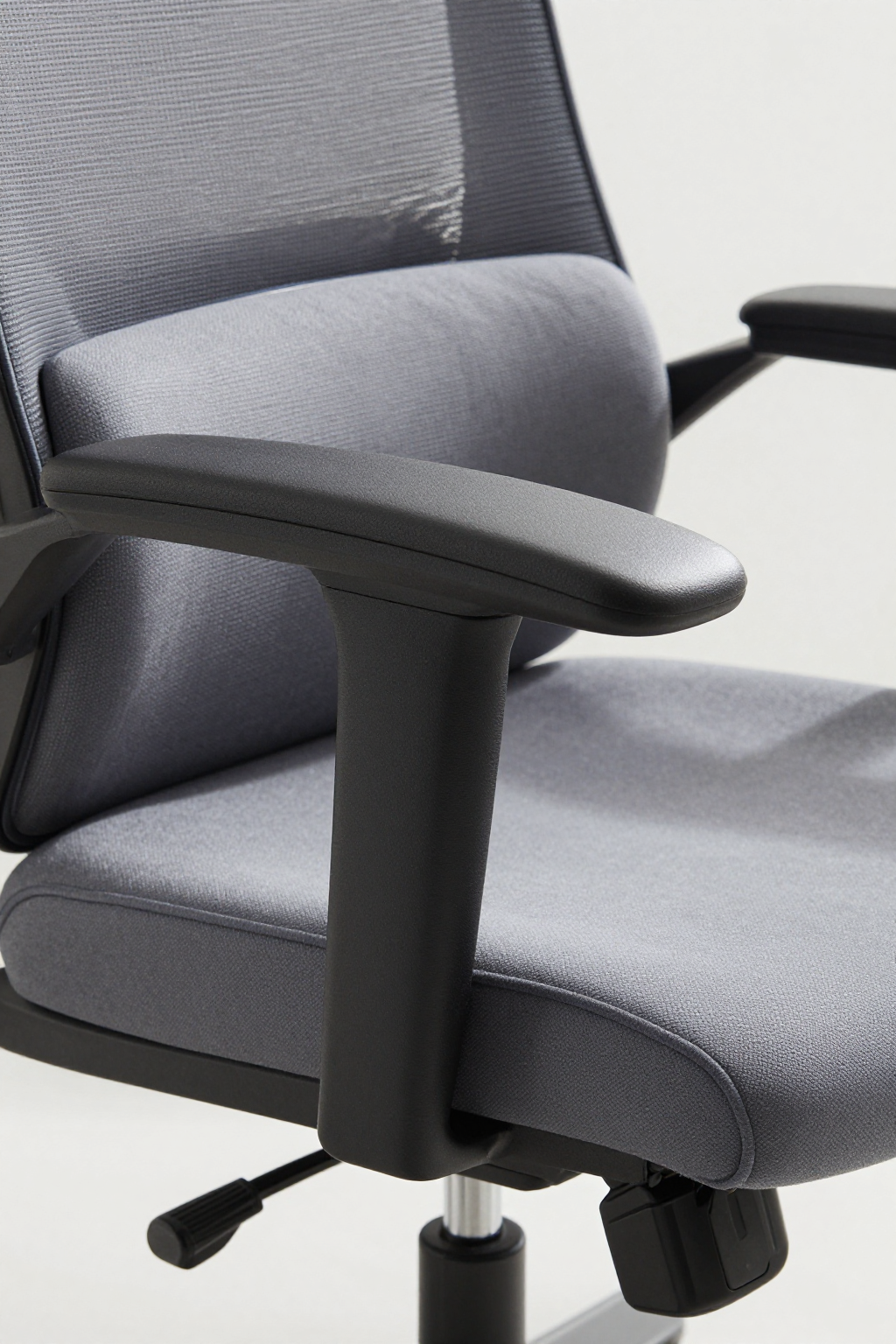 як правильно налаштувати офісне крісло для продуктивності